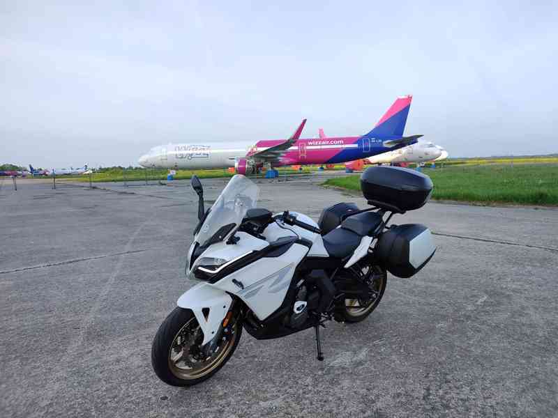CFMOTO 650GT Premium, najeto 4 tkm, záruka - foto 9