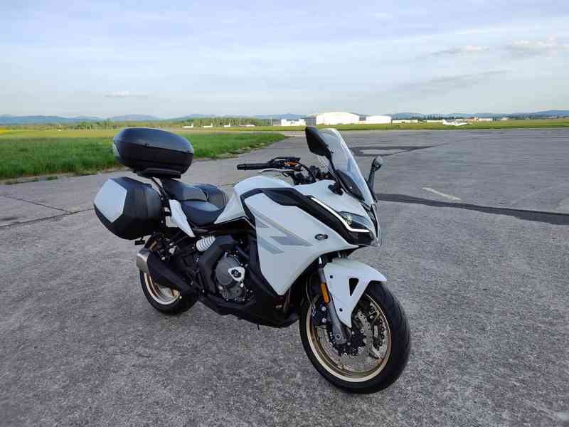 CFMOTO 650GT Premium, najeto 4 tkm, záruka - foto 7
