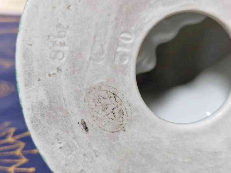 Hezká malovaná porcelánová Soška Husopaska Březová - foto 9