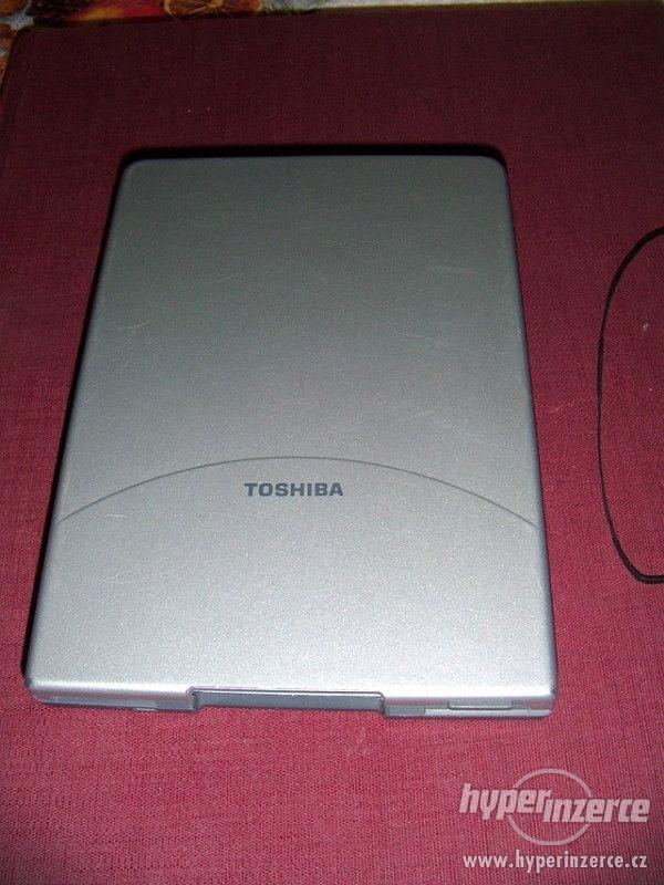 Koupím externí FDD mechaniku k historického notebooku Toshib - foto 1