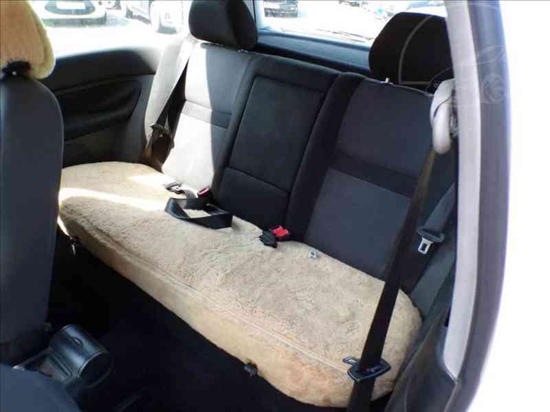 Volkswagen Golf 1,4 16V DIGI.KLIMA - foto 8