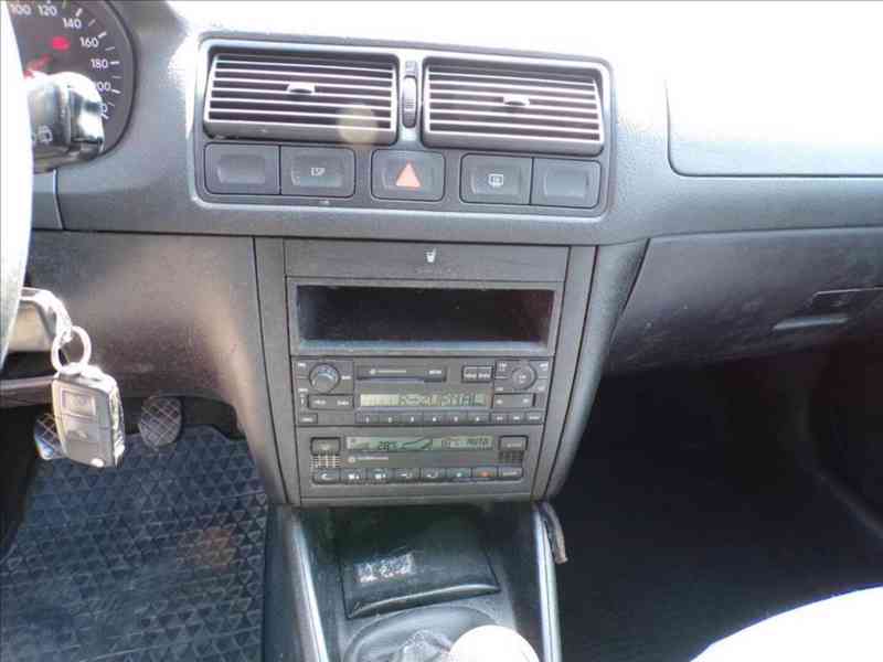 Volkswagen Golf 1,4 16V DIGI.KLIMA - foto 6