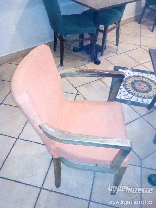 Židle a gauče - foto 3