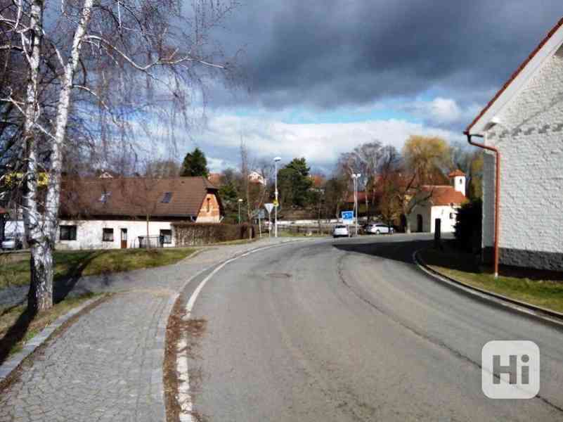 Pěkný stavební pozemek 1252 m2, Lhota u Dolních Břežan - foto 7