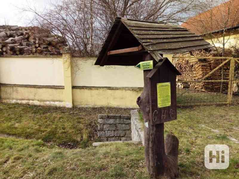 Pěkný stavební pozemek 1252 m2, Lhota u Dolních Břežan - foto 2