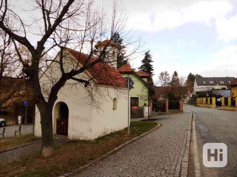 Pěkný stavební pozemek 1252 m2, Lhota u Dolních Břežan - foto 12