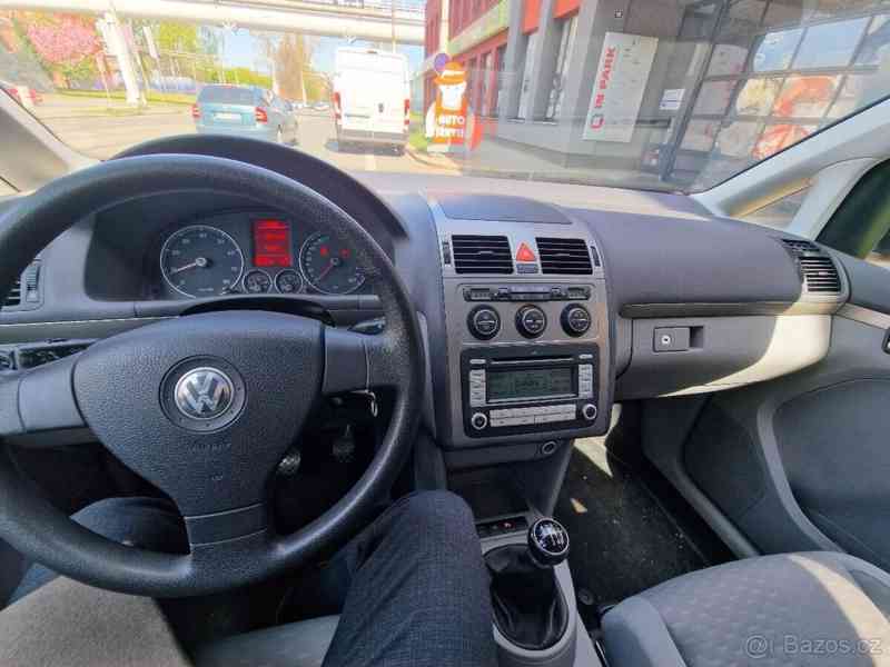 Volkswagen Touran 1,4   Lidový vůz - foto 17