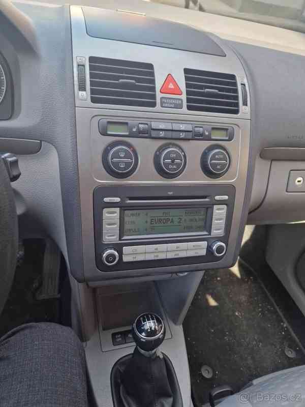 Volkswagen Touran 1,4   Lidový vůz - foto 15