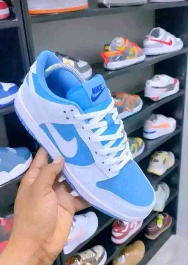 K dispozici boty Nike Dunk. 1600 Kč za pár. Nabízím cenu od  - foto 2