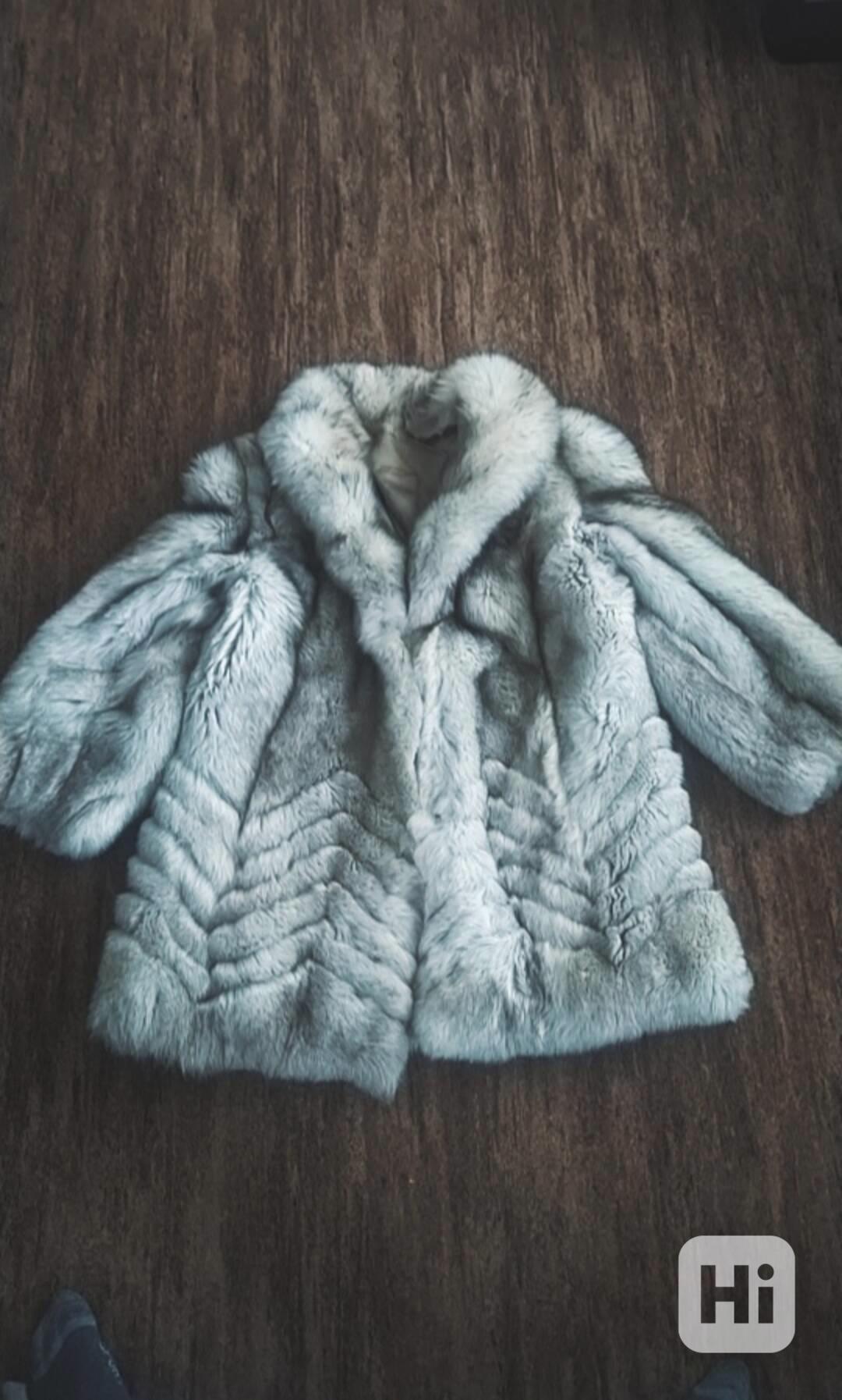 Starý kabát s pravou kožešinou - foto 1