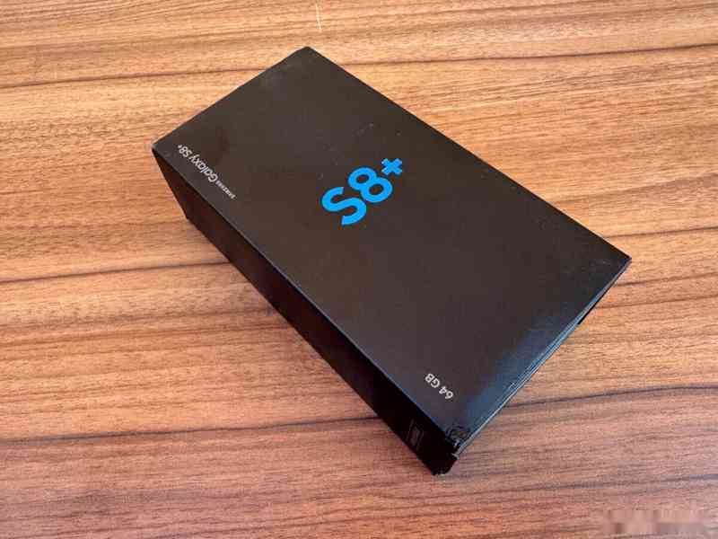 Samsung Galaxy S8 Plus G955F 64GB Midnight Black - foto 4