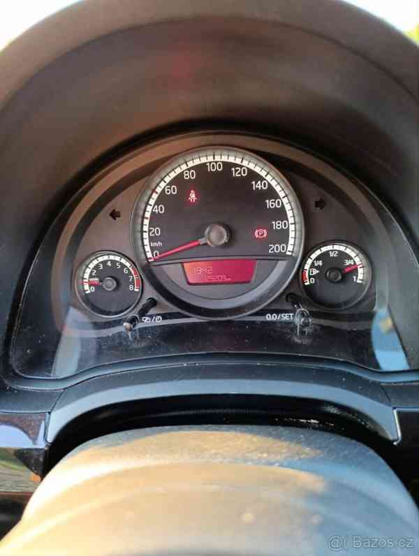 Volkswagen up! 1,0   MPI klimatizace - foto 11