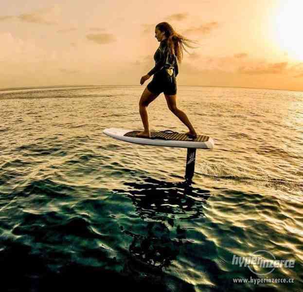 Elektrický Surf na vodu / Surfování bez vln, bez moře - foto 1