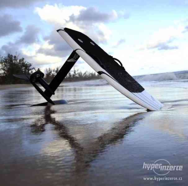 Elektrický Surf na vodu / Surfování bez vln, bez moře - foto 15