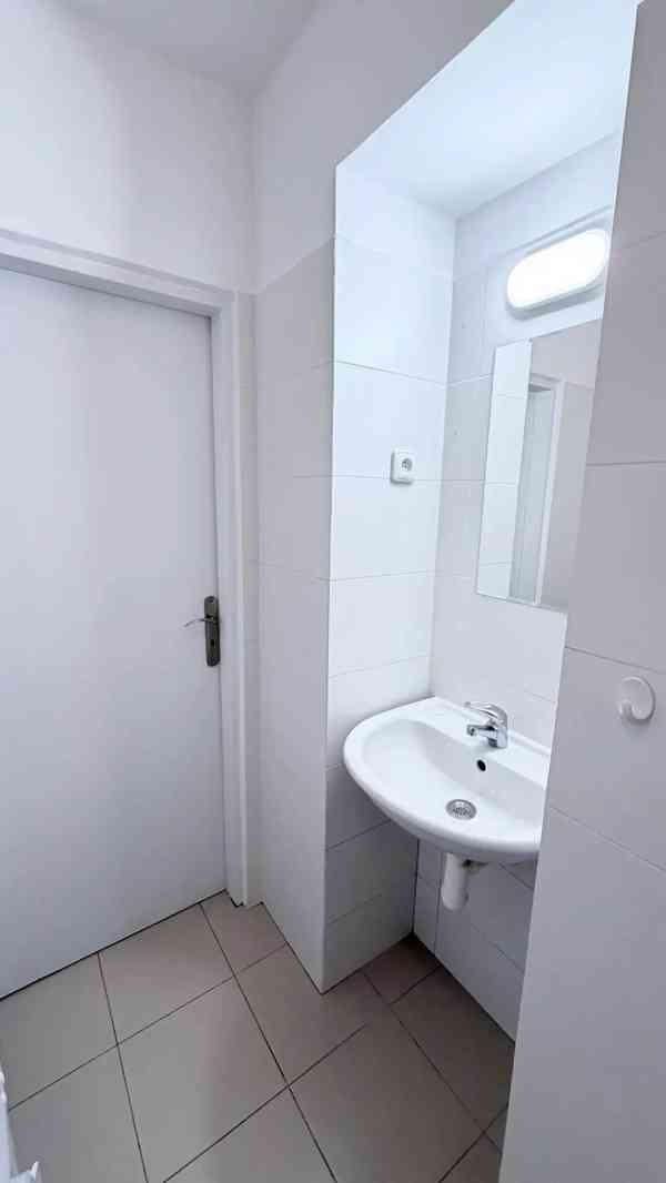 Pronájem bytu 1+kk 22 m² - foto 5