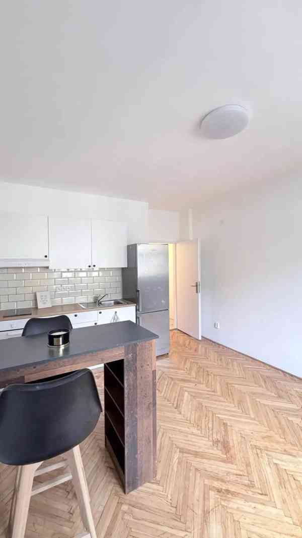 Pronájem bytu 1+kk 22 m² - foto 3