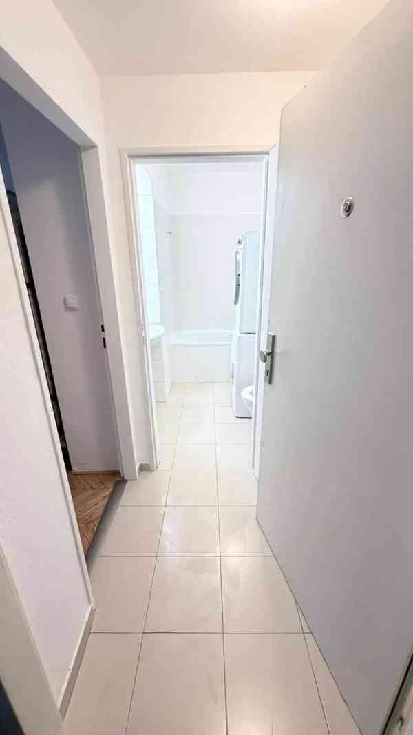 Pronájem bytu 1+kk 22 m² - foto 10