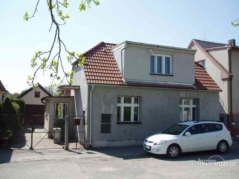 Dlouhodobý pronájem RD se zahradou v Třeboni - foto 1