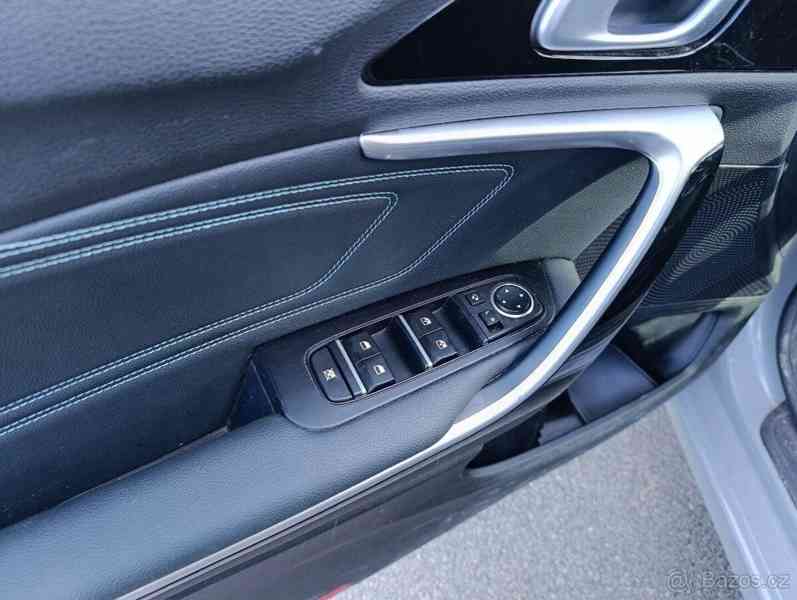 Kia Ceed 1,5   SW Edice 30 - foto 17