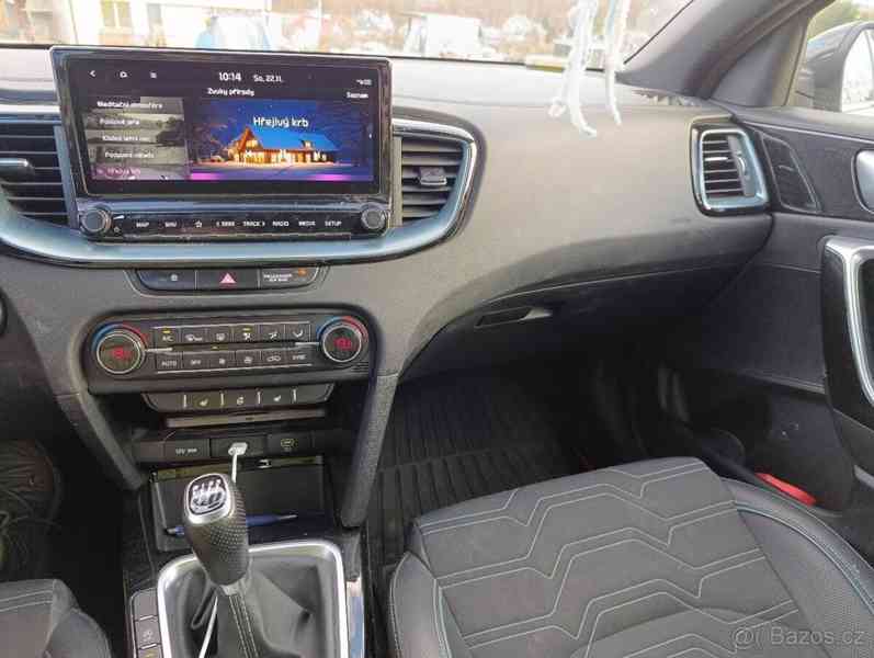 Kia Ceed 1,5   SW Edice 30 - foto 14