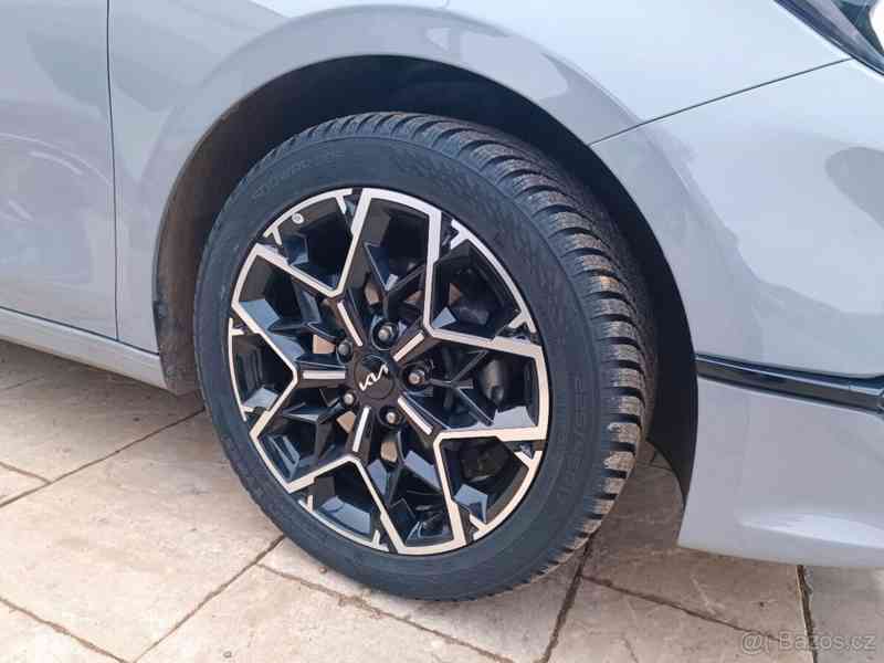 Kia Ceed 1,5   SW Edice 30 - foto 4