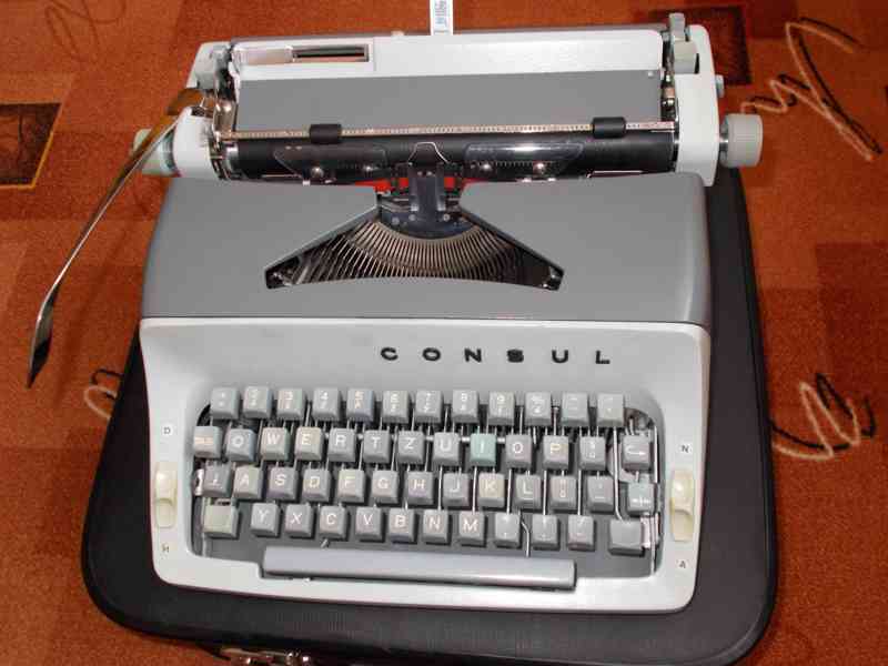 Prodej psacího stroje CONSUL - foto 2