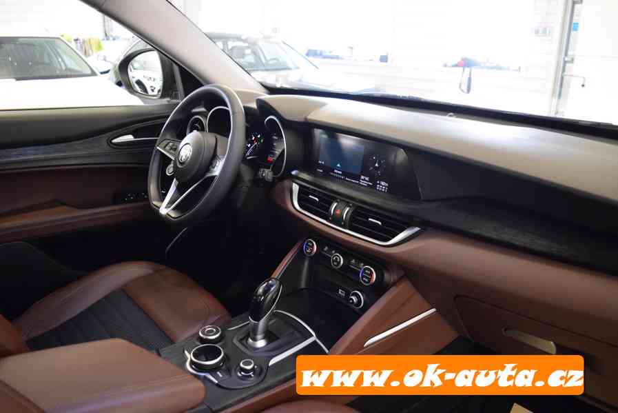 Alfa Romeo Stelvio 2.2 JTD EXECUTIVE Q4 2019-DPH  - foto 17