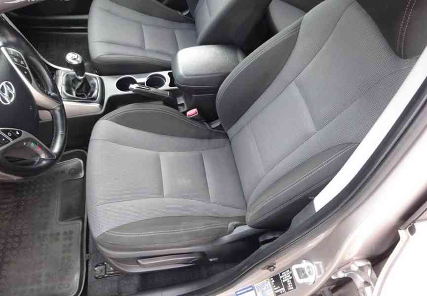 Hyundai i30 1.6i Combi r.v.2017 (88 kw) 2.Maj.ser.kníž.ČR - foto 12