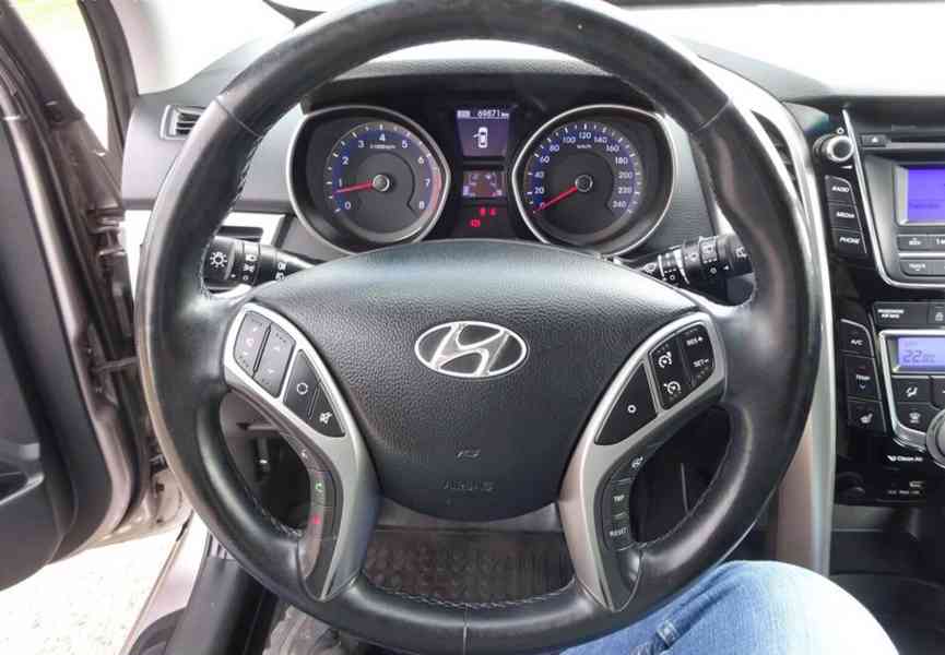 Hyundai i30 1.6i Combi r.v.2017 (88 kw) 2.Maj.ser.kníž.ČR - foto 11