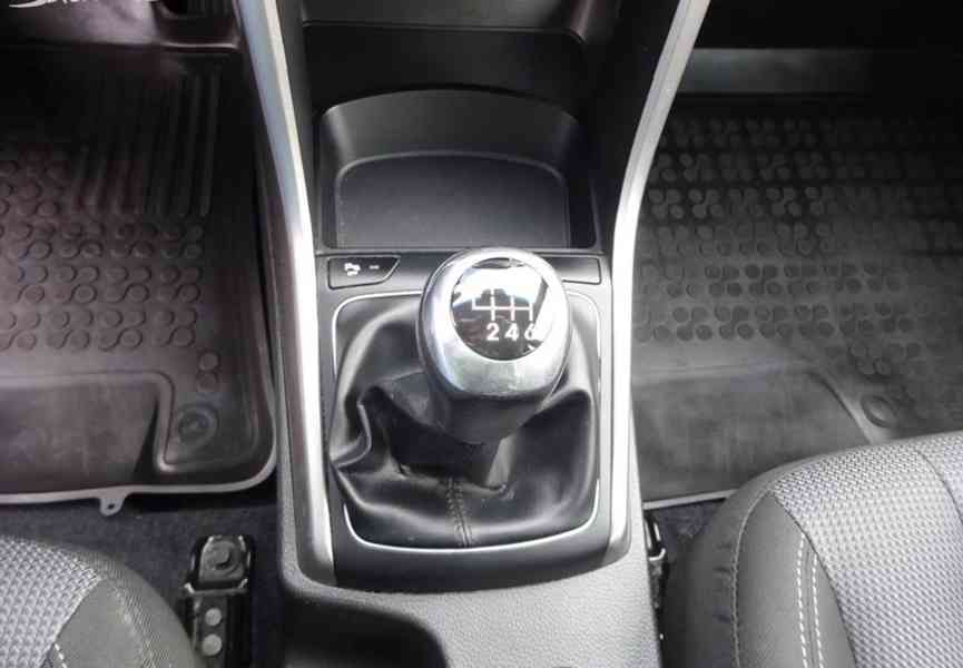 Hyundai i30 1.6i Combi r.v.2017 (88 kw) 2.Maj.ser.kníž.ČR - foto 10