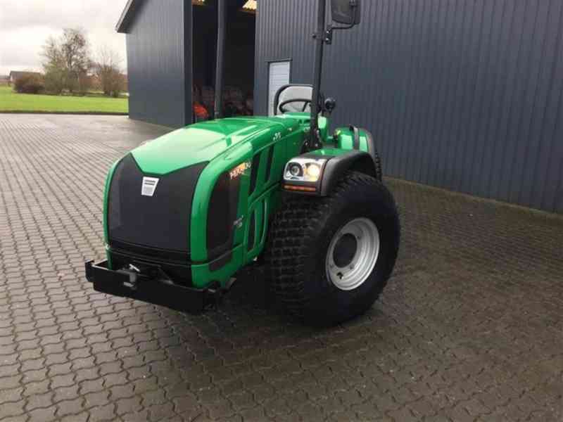 Traktor Ferrari VEGA c9Tc5 - foto 3