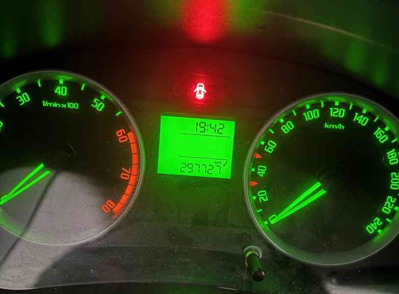 Fabia 2, STK 03/27, bouraná, pojízdná, 1.6 FSi, r.v. 2009 - foto 13