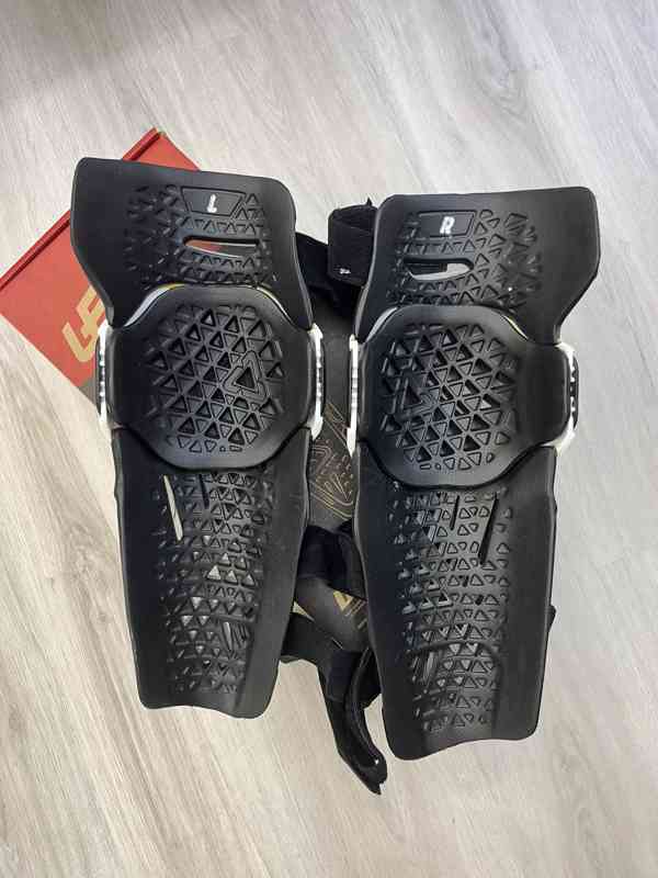 Chrániče kolen LEATT Dual Axis PRO – XXL - foto 2