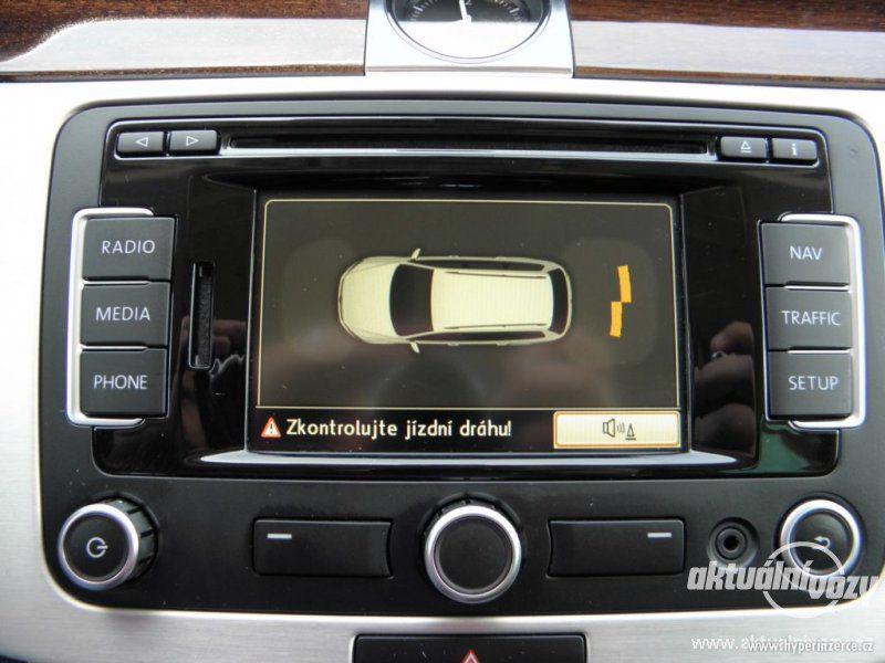 Volkswagen Passat 2.0, nafta, vyrobeno 2011, navigace, kůže - foto 26