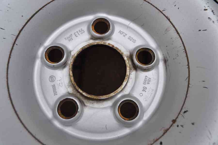 VW T5,T6(6.1) - skoro NOVÉ letní kola 215/60R17C GOODYEAR - foto 2