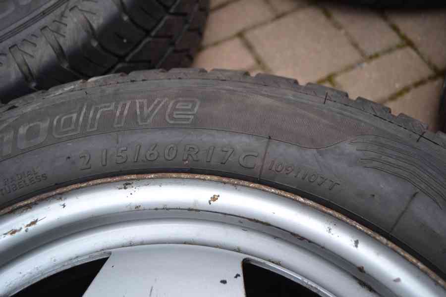 VW T5,T6(6.1) - skoro NOVÉ letní kola 215/60R17C GOODYEAR - foto 3