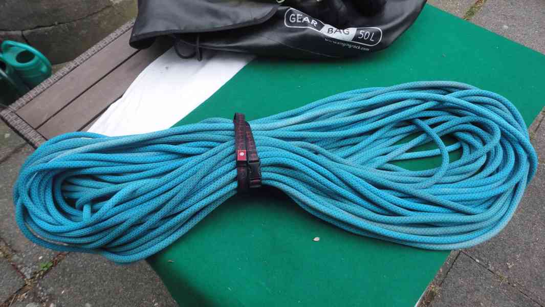 Horolezecká výbava komplet lano, pytlík magnezium, lezečky - foto 6