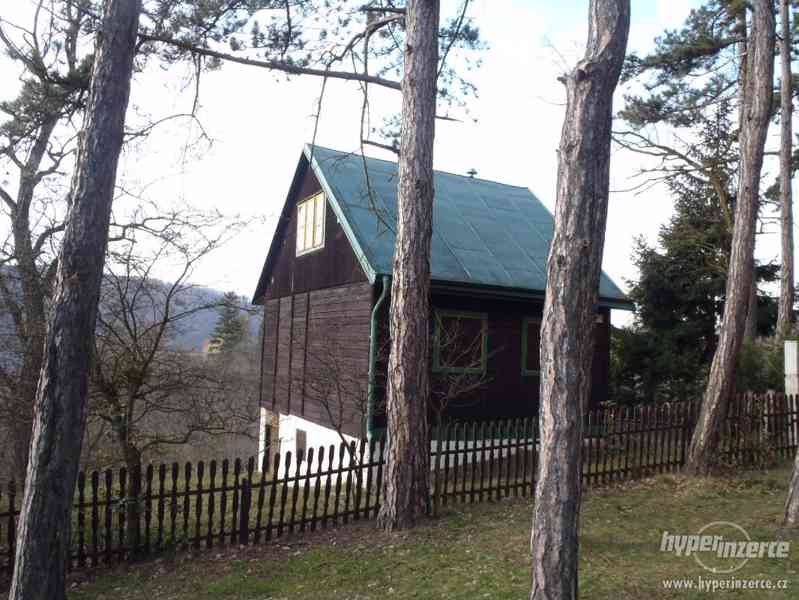 Vrané nad Vltavou - prodej chaty s výhledem na řeku - foto 1