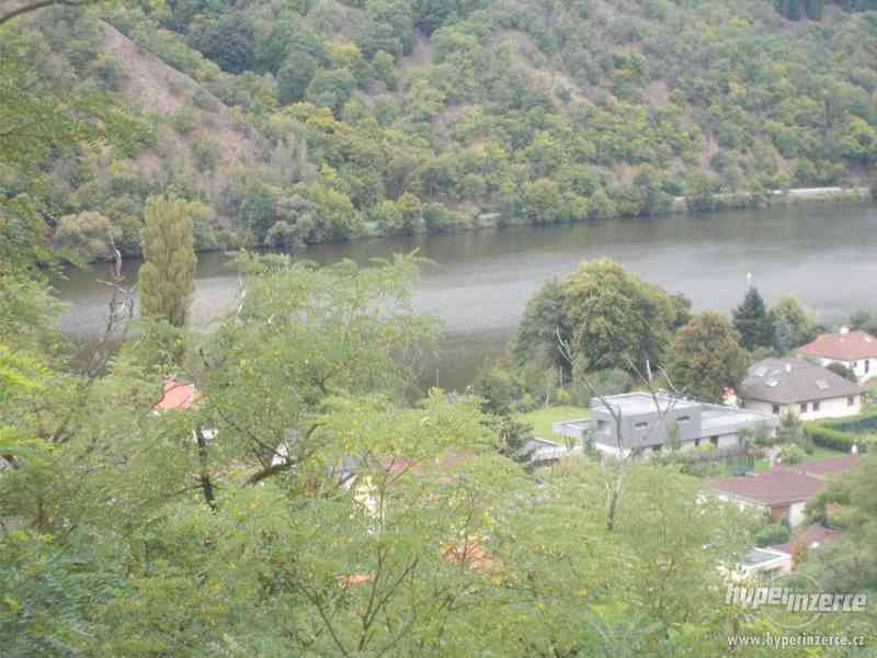 Vrané nad Vltavou - prodej chaty s výhledem na řeku - foto 3