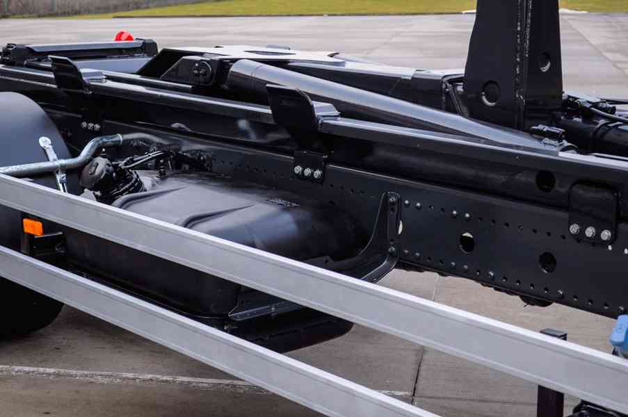 MERCEDES ATEGO 1524 HÁKOVÝ NOSIČ KONTEJNERŮ + HYDR. RUKA - foto 13