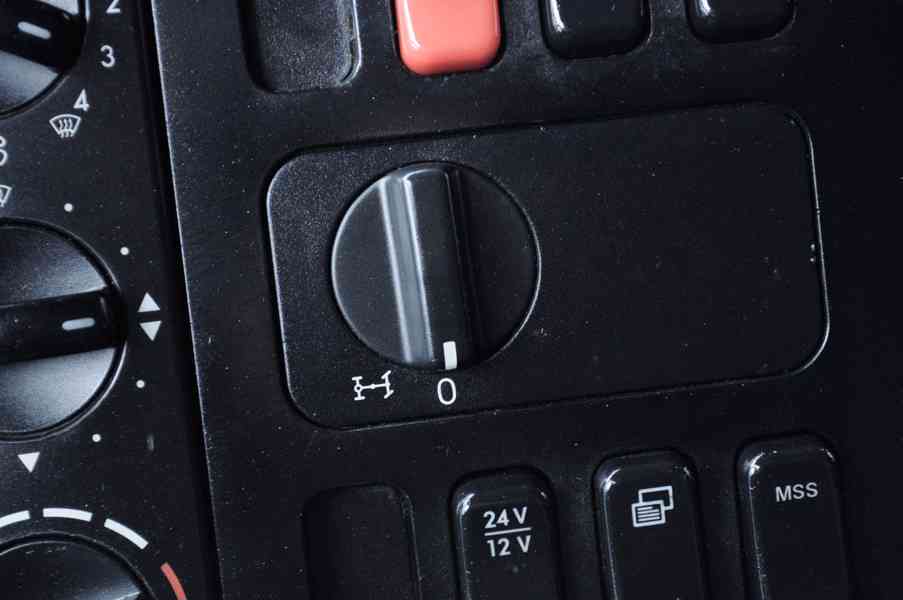 MERCEDES ATEGO 1524 HÁKOVÝ NOSIČ KONTEJNERŮ + HYDR. RUKA - foto 49