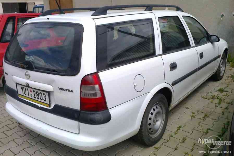 Opel Vectra caravan 2.0 D, r.v. 1997, obsah 1994ccm - foto 2