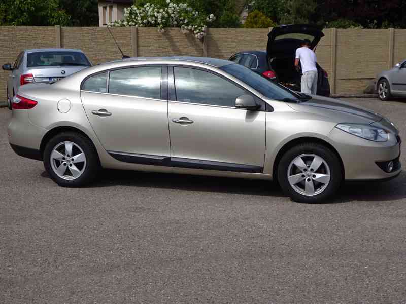 Renault Fluence 1.6i r.v.2010 (1.Majitel) DĚDICTVÍ - foto 2