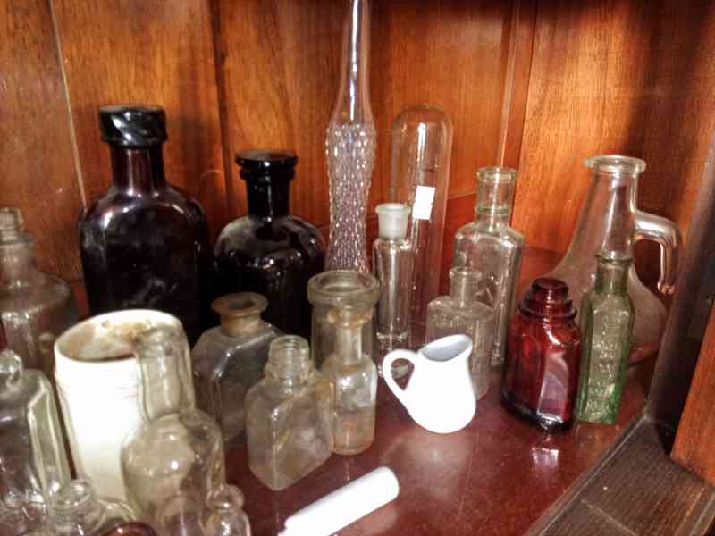 Lékárenské a jiné starožitné lahvičky  - foto 2