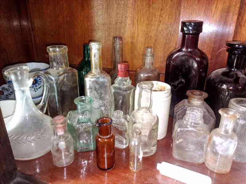 Lékárenské a jiné starožitné lahvičky  - foto 3