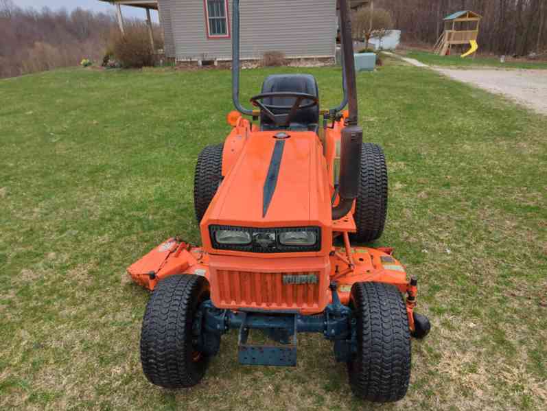 Dieselový traktor Kubota B7200 HST  - foto 2