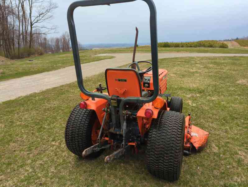 Dieselový traktor Kubota B7200 HST  - foto 4