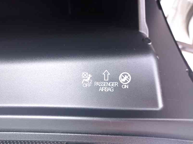 Nissan Qashqai 1.6 dCi Výhřev/360°/Navi/1Maj - foto 44