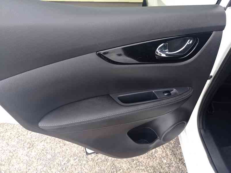 Nissan Qashqai 1.6 dCi Výhřev/360°/Navi/1Maj - foto 13