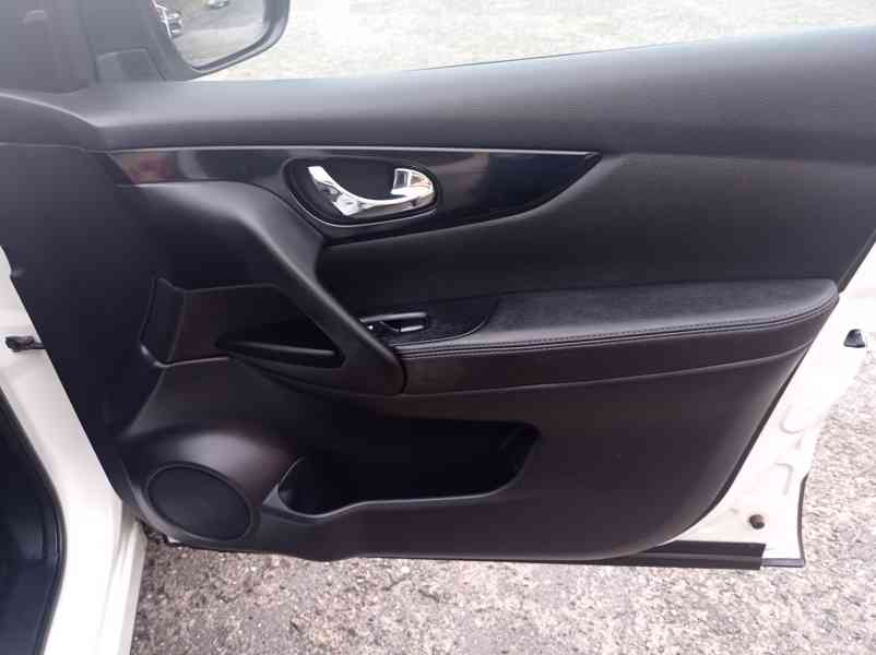 Nissan Qashqai 1.6 dCi Výhřev/360°/Navi/1Maj - foto 22